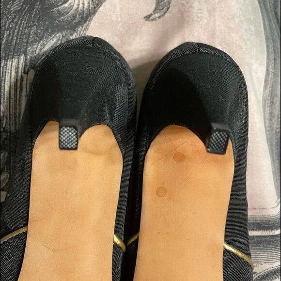 Vintage Harvé Benard black with gold trim Grosgrain Pumps size 7.5 NWOT - Picture 6 of 7